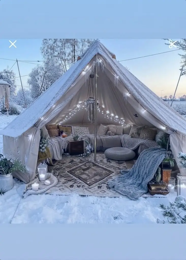 Interior de un domo de glamping equipado con cama y confort en Argentina, Argentina