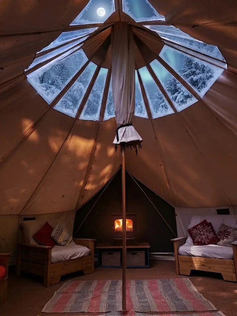 Interior de un domo de glamping equipado con cama y confort en Argentina, Argentina
