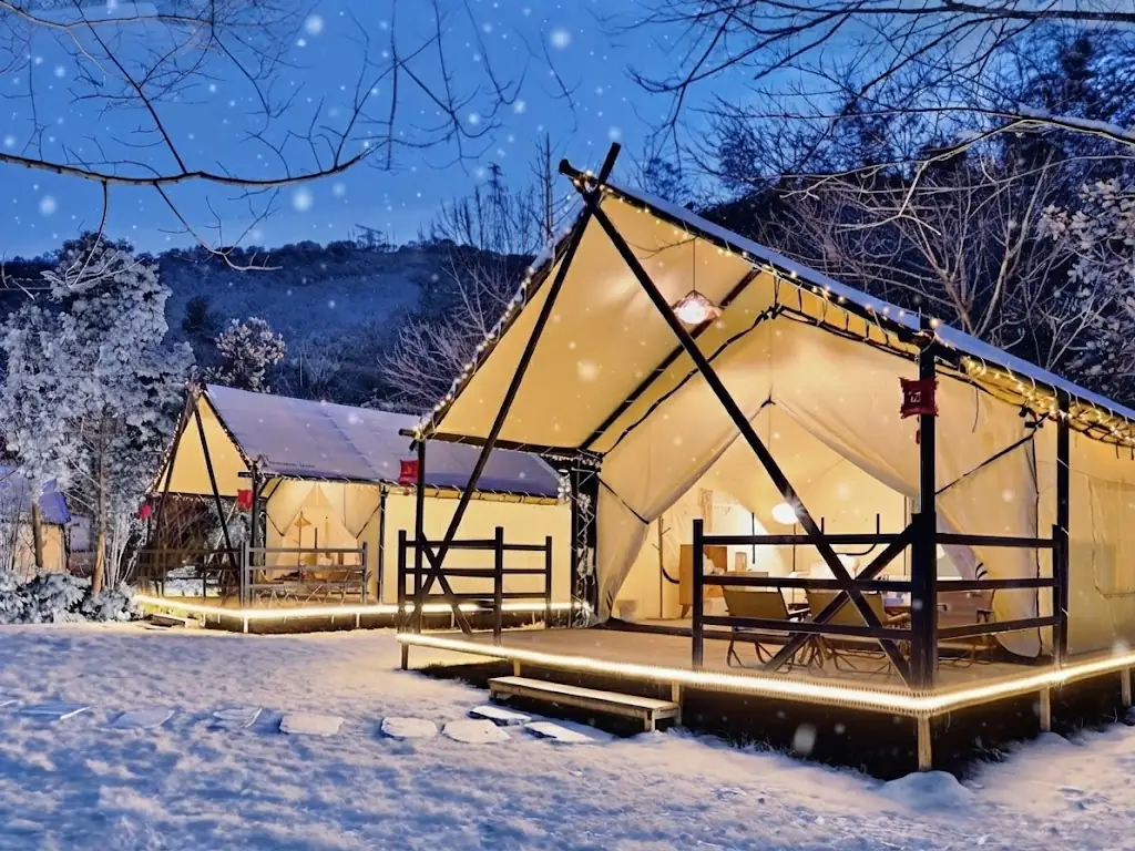 Domo geodésico de glamping integrado en la naturaleza de Argentina, Argentina
