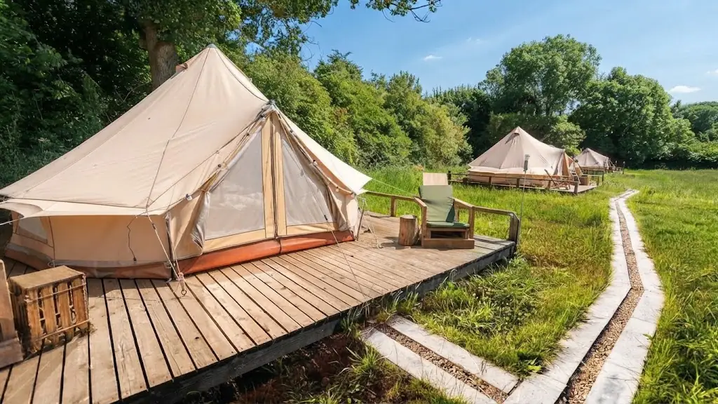 Domo geodésico de glamping integrado en la naturaleza de Cascadita, Argentina